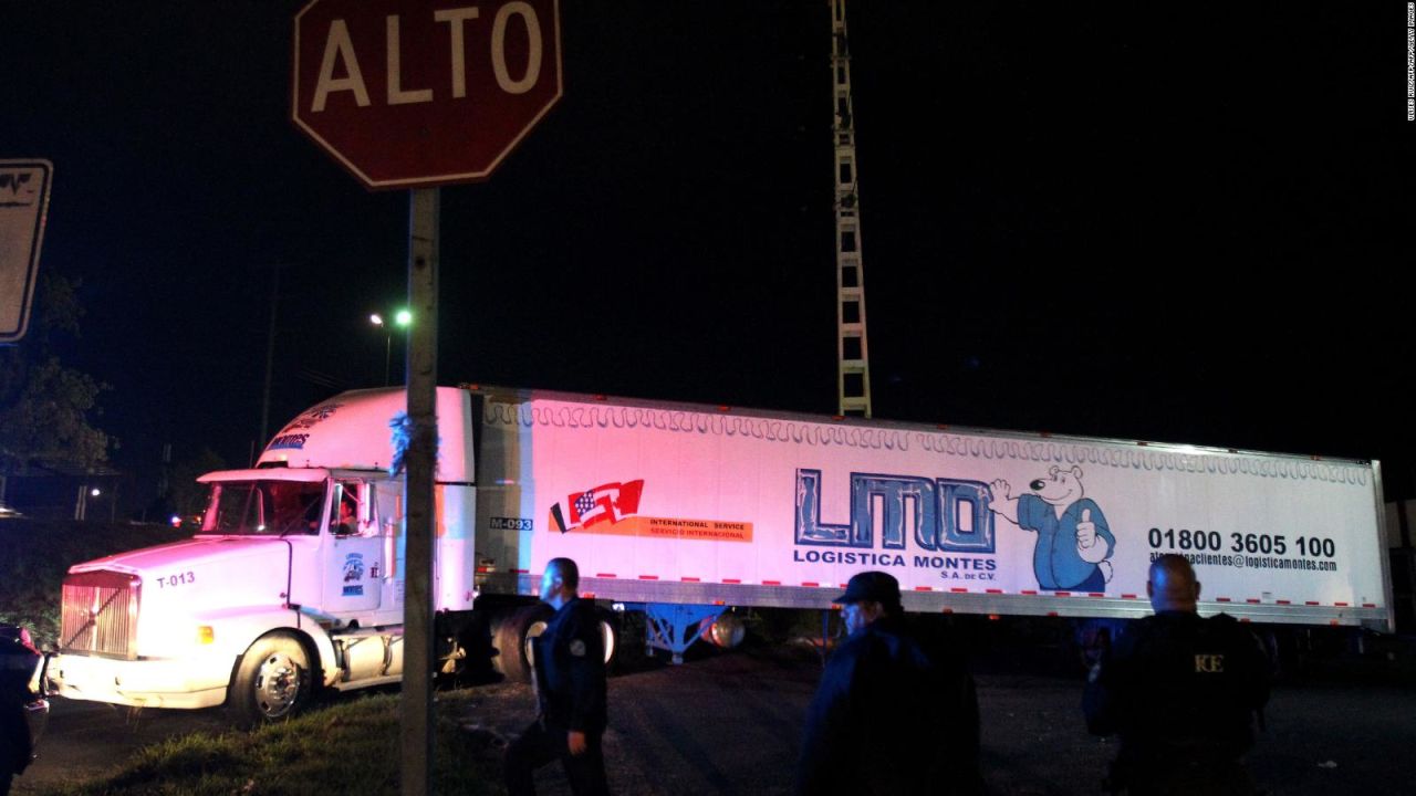 CNNE 652194 - no podran identificar 85 cuerpos que deambulaban en trailers en guadalajara