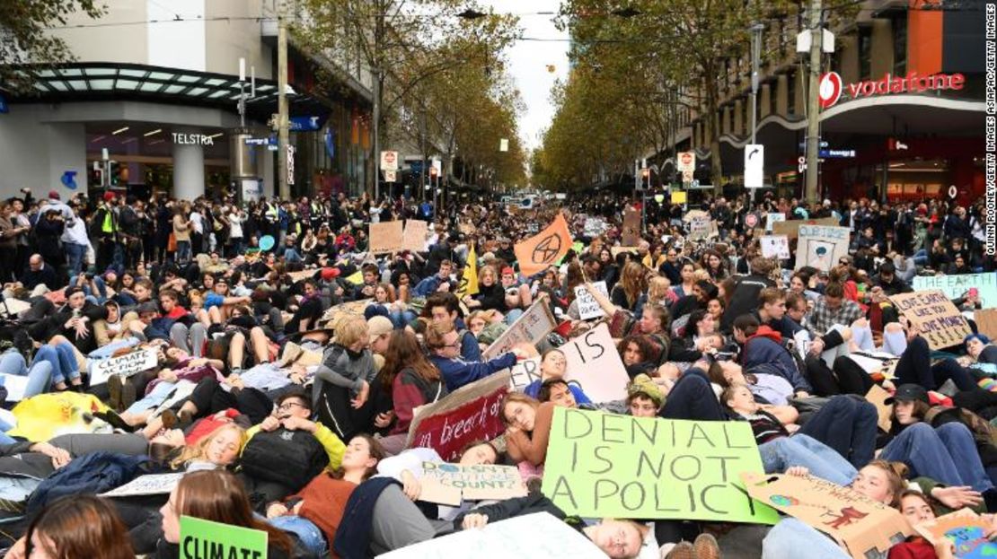 Activistas en Melbourne, Australia, participan en la manifestación mundial por el clima.