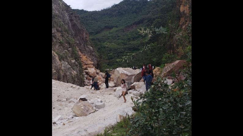 Martín Vizcarra, presidente de Perú, viajó a Yurimaguas, una de las zonas afectadas, acompañado de las ministras de Salud, Transportes y Comunicaciones y el jefe del Instituto Nacional de Defensa Civil.