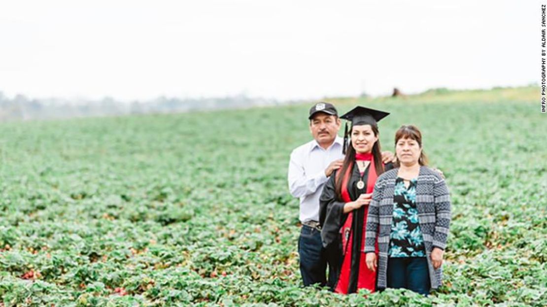 Erica Alfaro poses with her parents, Claudio Alfaro and Teresa Herrera.