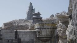 CNNE 654246 - disney estrena el parque galaxy edge de 'star wars'