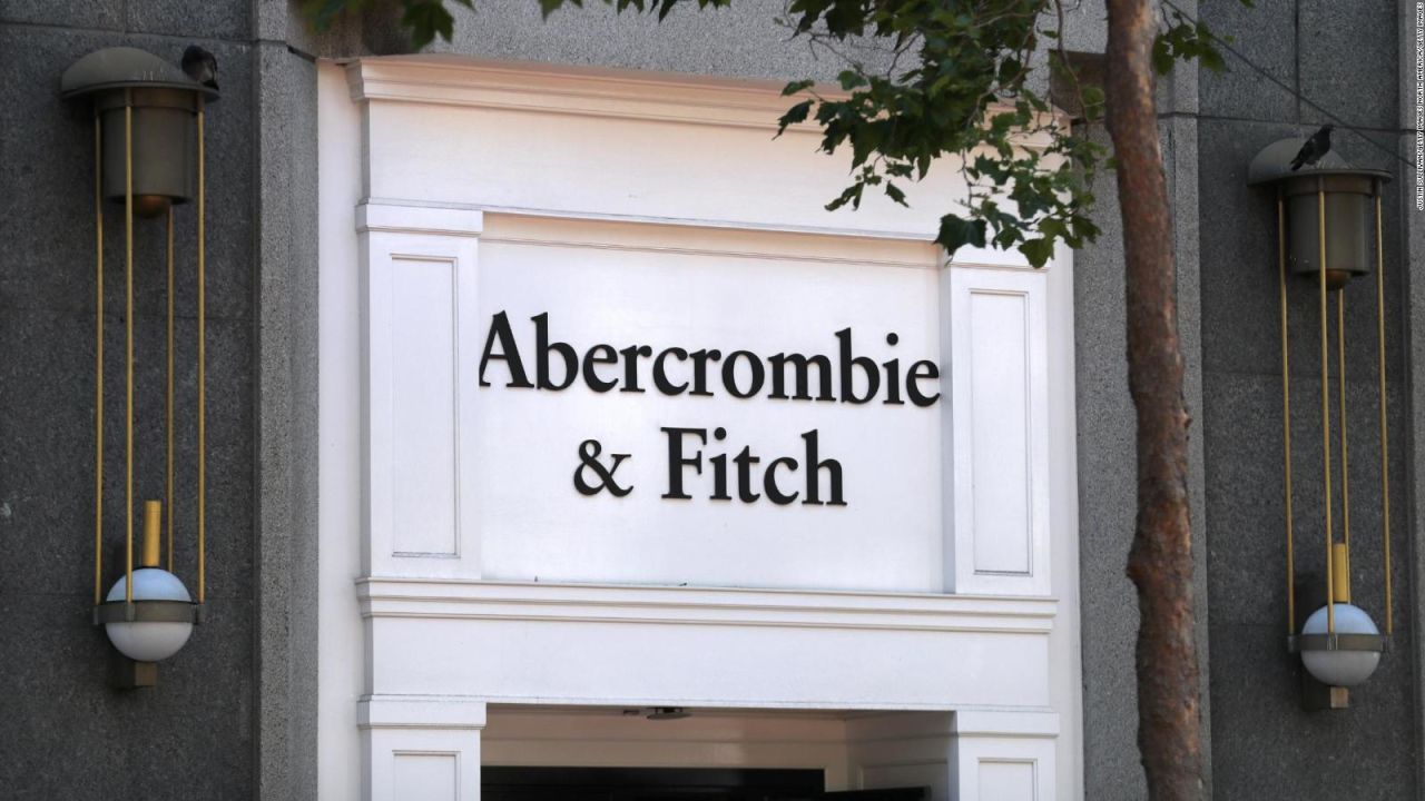 CNNE 654803 - accion de abercrombie & fitch se desploma 26,5%