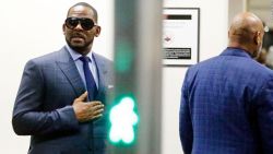 R. Kelly enfrenta cargos que podrían enviarlo a prisión por décadas.