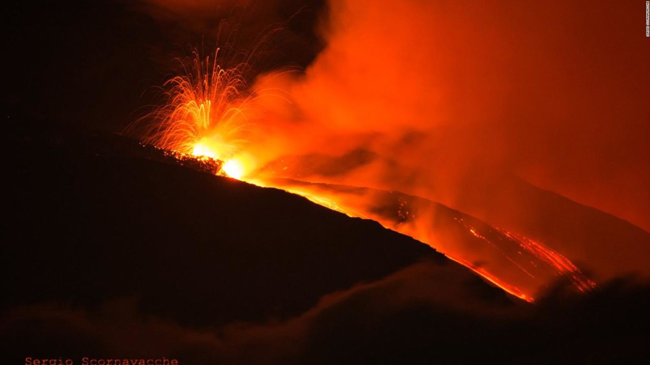 CNNE 655547 - la erupcion del monte etna dejo estas imagenes