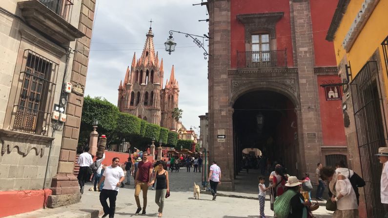 Al recorrer sus calles, los visitantes podrán ver el estilo arquitectónico es colonial y barroco español.
