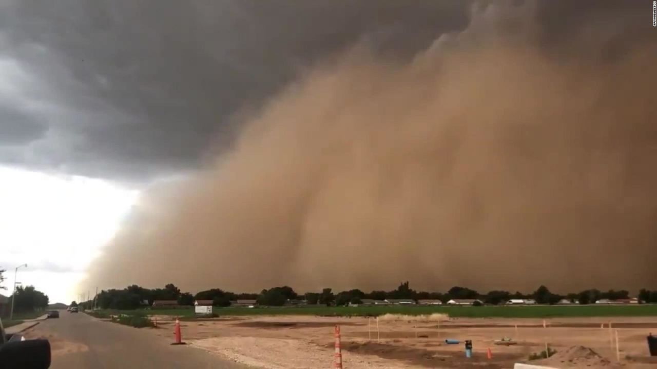 CNNE 657959 - mira una tormenta de arena como de pelicula en texas