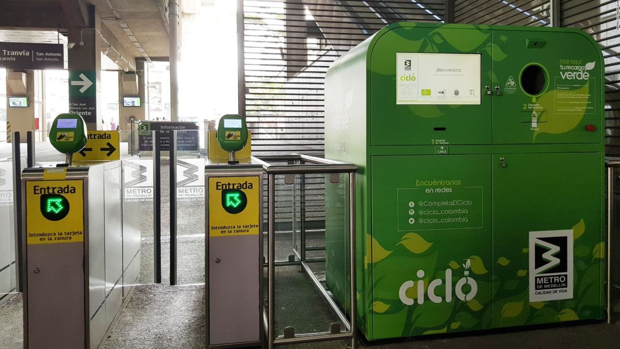 CNNE 658423 - botellas plasticas por recargas de metro en medellin