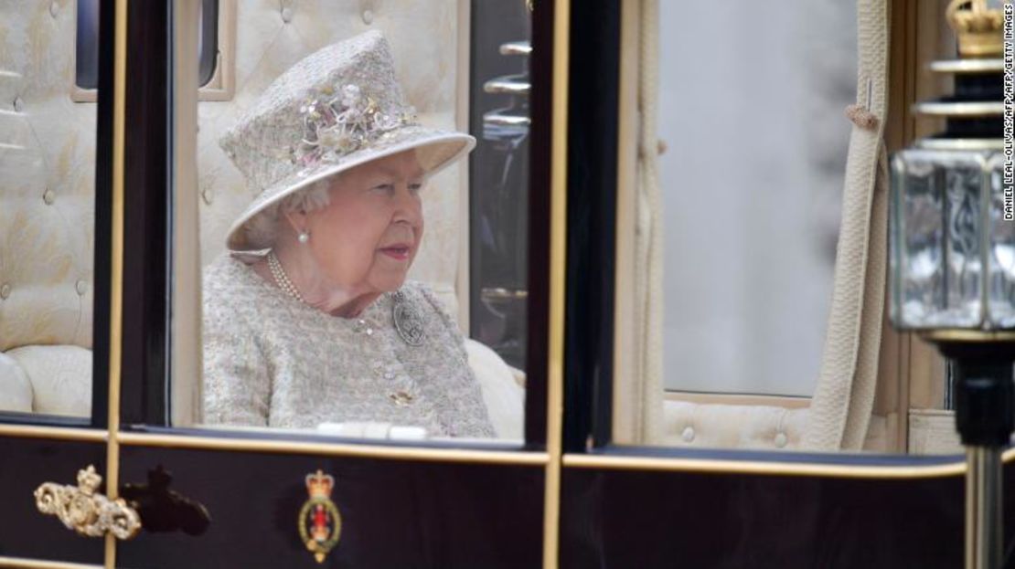 La reina viajó en un carruaje.