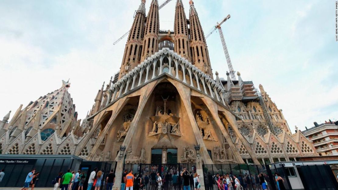 Parte de la fachada de la Sagrada Familia en Barcelona, España.