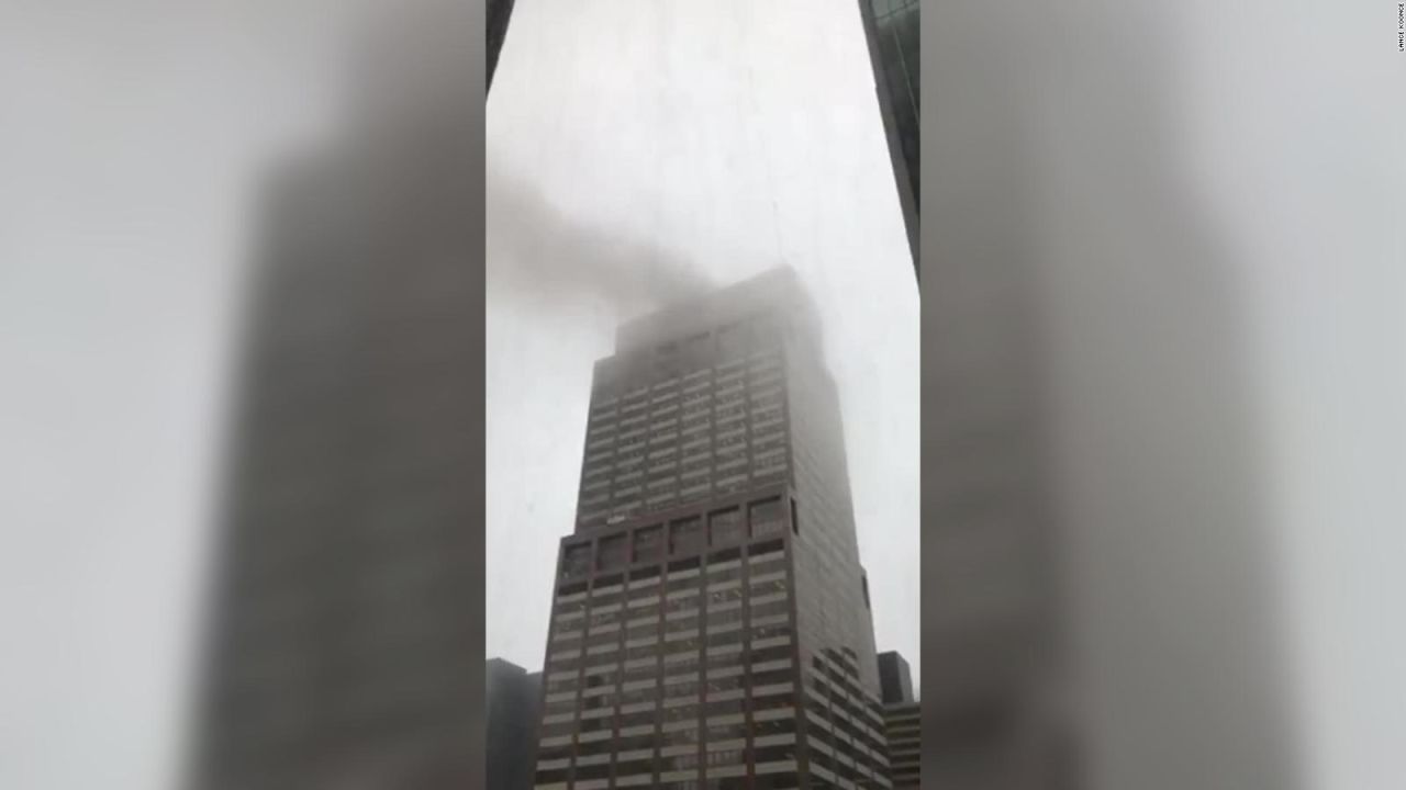 CNNE 659023 - helicoptero choco contra edificio en nueva york