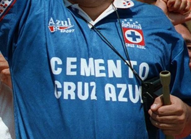 Ignacio Flores: El 11 de agosto de 2011, el futbolista mexicano de Cruz Azul conocido como “Nacho” Flores fue asesinado a balazos por hombres armados cuando viajaba con su familia en la autopista México-Cuernavaca. Las autoridades encontraron en la camioneta casquillos de armas AR-15, AK-47, nueve milímetros y cartuchos de escopeta.