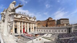 CNNE 659397 - vaticano opina sobre la comunidad lgbti