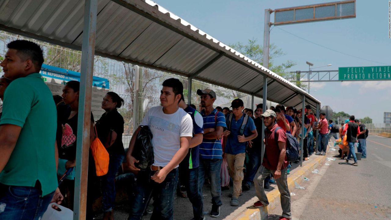 CNNE 660547 - mexico- inmigrantes hondurenos preocupados ante los controles mexicanos