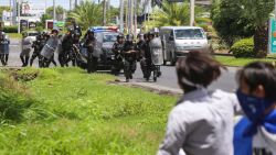 CNNE 661503 - en nicaragua se registra otro choque entre manifestantes y policias