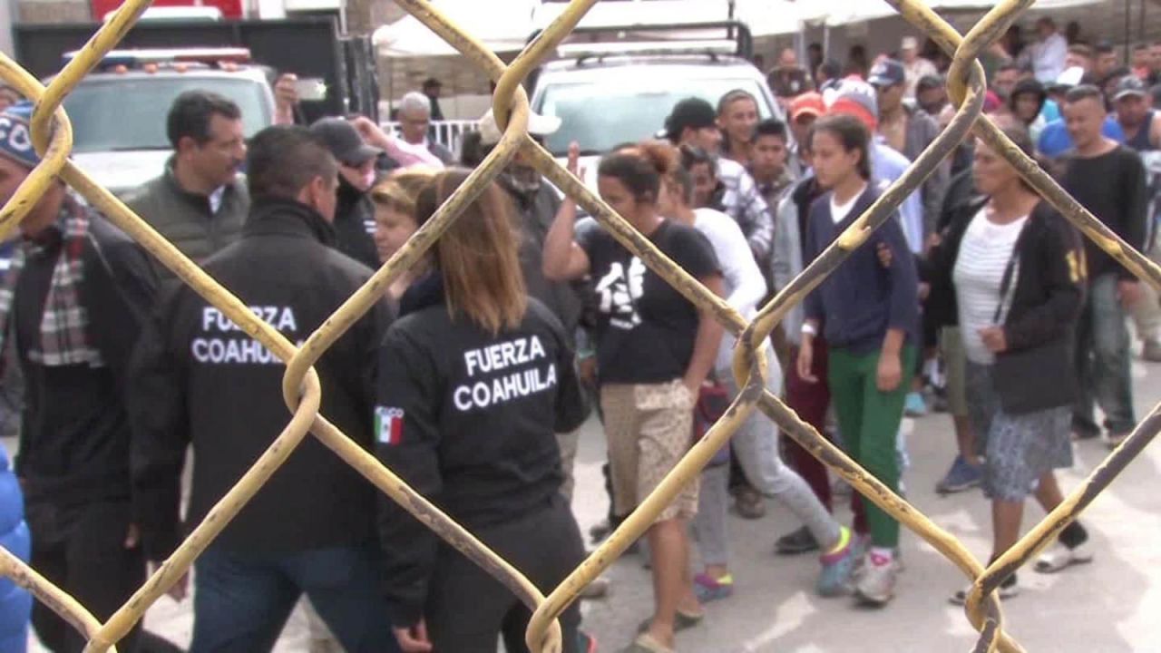 CNNE 662111 - colapsan albergues por la llegada de migrantes en tijuana