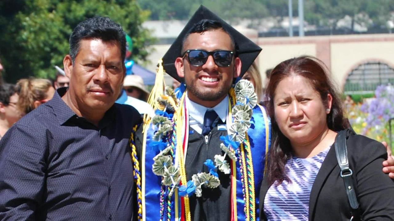 CNNE 662289 - beneficiario de daca se gradua de la universidad de columbia