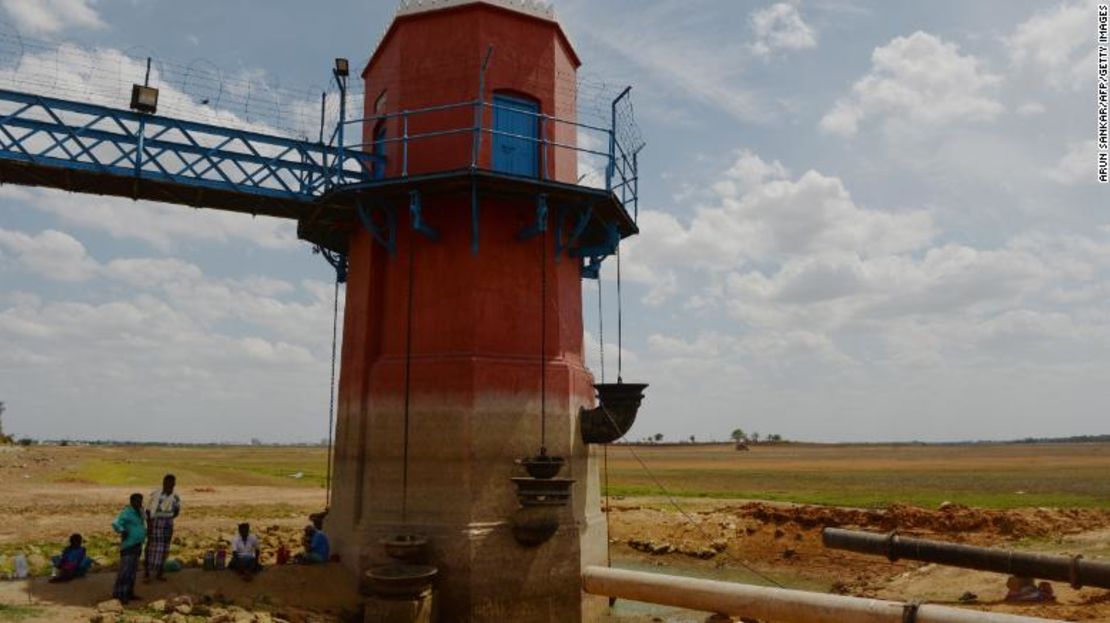 El embalse de Puzhal, a las afueras de Chennai, luce seco.