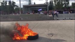 CNNE 663096 - protestas dejan dos muertos en honduras