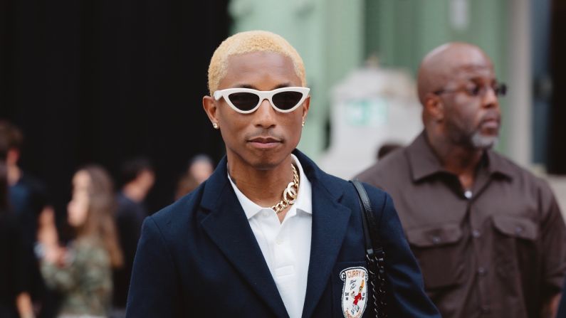 El cantante norteamericano Pharrel Williams fue imagen en repetidas ocasiones de las diversas casas en las que trabajó Karl Lagerfeld. La última colección en la que participó el cantante y productor fue "Chanel Pharrell".