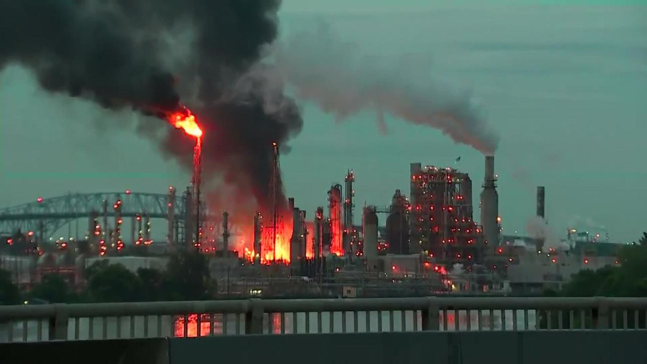 CNNE 663388 - incendio en refineria de filadelfia