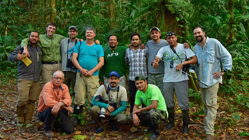 Aventureros: El equipo del Programa de Evaluación Rápida (RAP) de Conservation International en el sitio en Honduras.