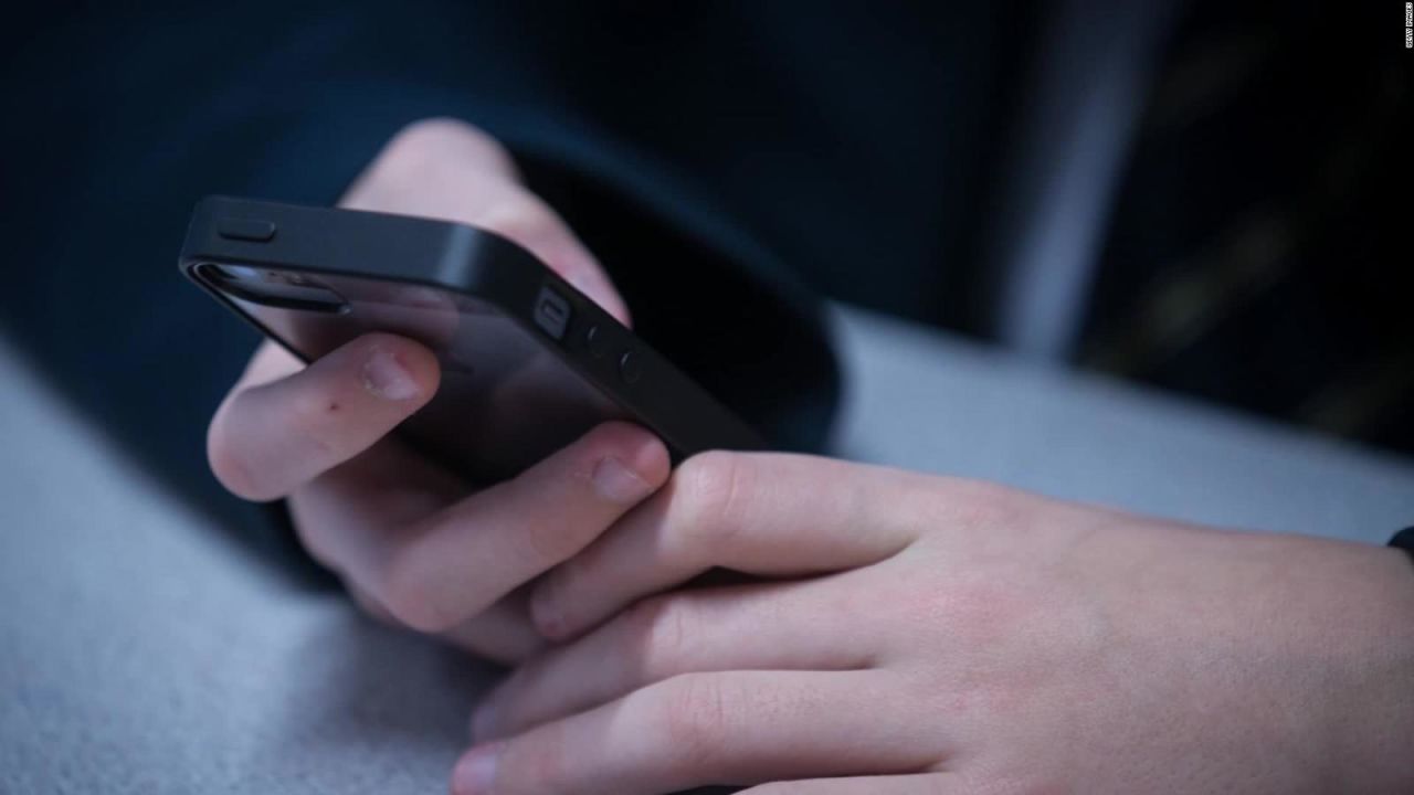 CNNE 665149 - estudiantes de australia no podran usar celulares en clase