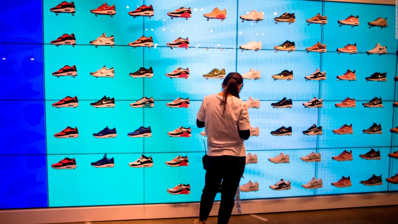 CNNE 665412 - nike retira de la venta en china un nuevo calzado