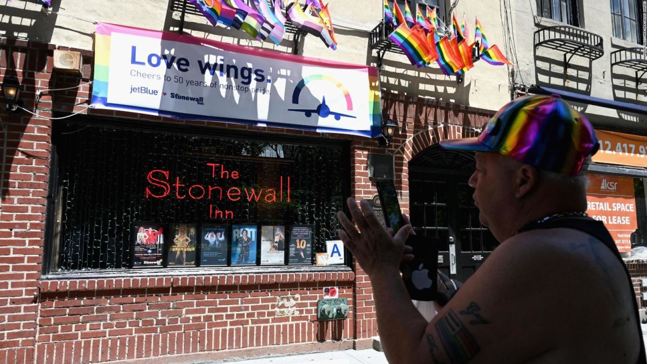 CNNE 665917 - stonewall, el bar donde nacio el orgullo lgbtq