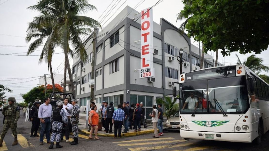 Elementos de la Marina mexicana participan en la detención de migrantes en hoteles de Veracruz. VICTORIA RAZO/AFP/Getty Images)