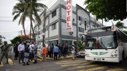 CNNE 666076 - masiva detencion de migrantes en hoteles del estado de veracruz