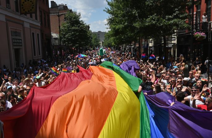 Los activistas LGBTQ de hoy siguen a una larga lista de personas que dedicaron sus vidas a cambiar la forma en que el mundo ve a los miembros de su comunidad. Y la lucha por la igualdad está lejos de terminar.