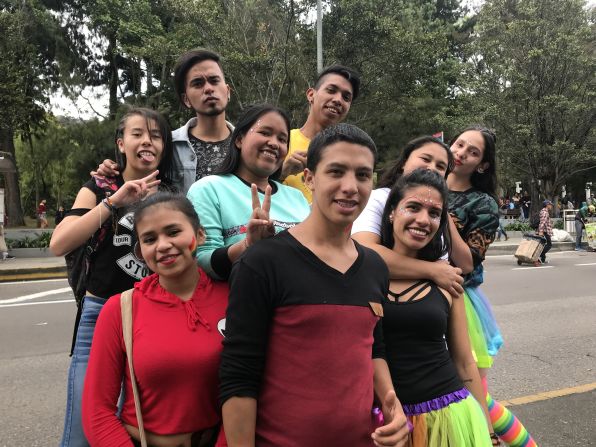 Colombia. Un grupo de participantes de la marcha del Orgullo Gay posa para una foto en Bogotá. En Colombia, desde 2016 se reconoce el matrimonio entre parejas del mismo sexo y las uniones civiles.