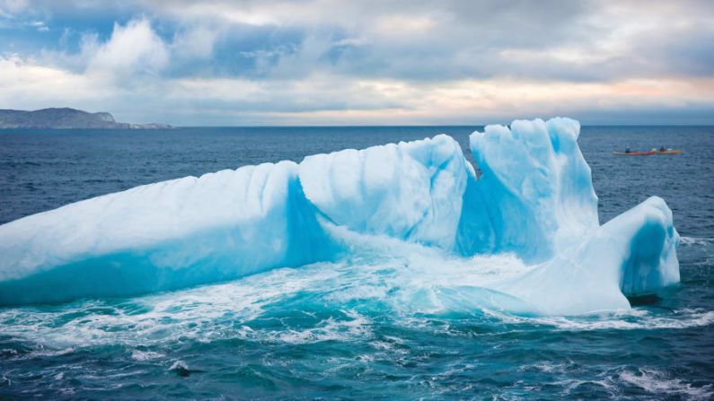 Península de Avalon: la observación de icebergs es una actividad popular en la provincia de Terranova y Labrador. En un día soleado, puedes ver estos gigantes glaciares de 10.000 años de edad desde muchos, incluida la Península de Avalon (en la imagen).