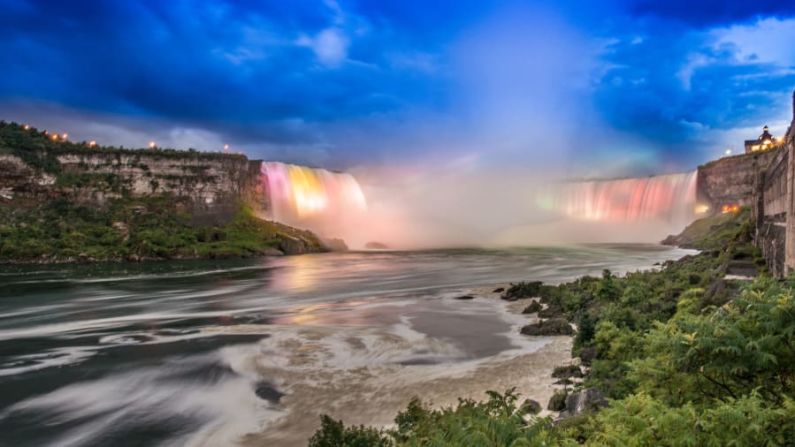 Cataratas del Niágara: el nombre se refiere a tres series de diferentes cascadas en la frontera entre Canadá y Estados Unidos.