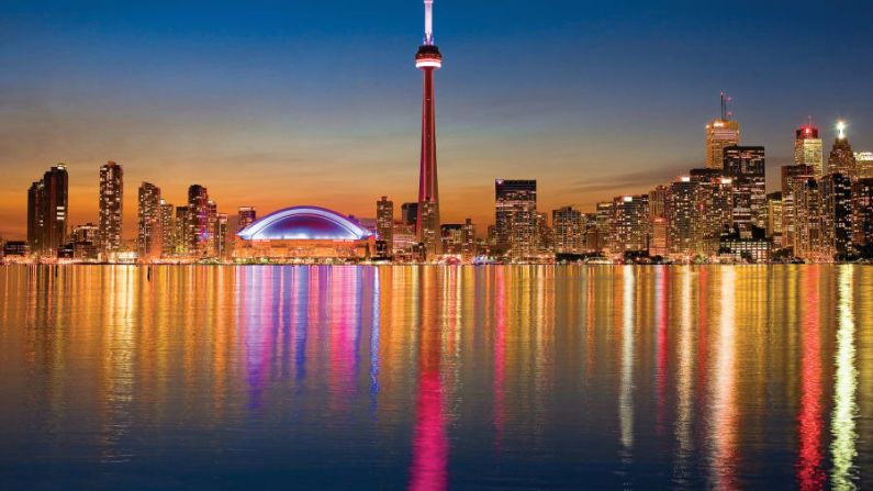 La orilla del lago en Toronto: para obtener las mejores vistas de la torre CN Tower (de 553 metros de altura) y el estadio Rogers Center, debes ir al lago Ontario (en la imagen).