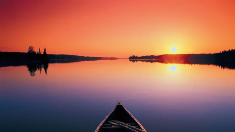 Lagos de Saskatchewan: la provincia de Saskatchewan tiene más de 100.000 lagos. El lago Otter (en la foto) es un excelente destino para pescar, acampar y, obviamente, para ver las puestas de sol.