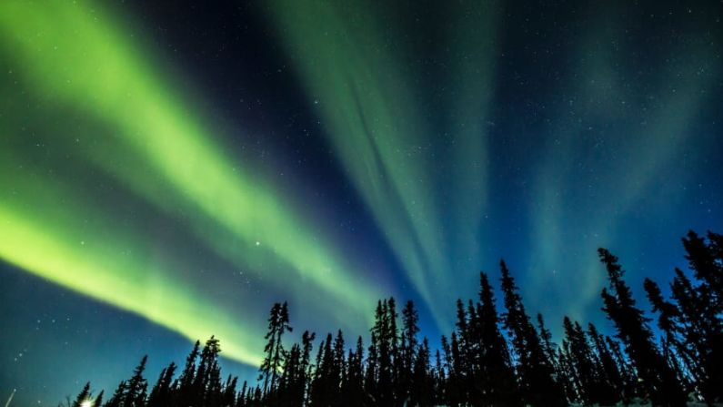 Yukon: el remoto Yukon de Canadá, el más pequeño de los tres territorios federales del país, es uno de los mejores lugares para observar la aurora boreal, como se ve aquí en Eagle Plains.