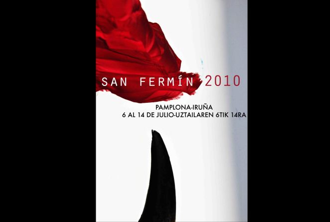 “Cerca” 2010 - Otra versión de la misma idea del encierro, en este caso con el fragmento de un pañuelo rojo seguido muy de cerca por el asta de un toro. En ese caso se trató de colocar físicamente los dos objetos, pañuelo y asta sobre un lienzo blanco y hacer la fotografía.La idea también jugaba con las líneas casi rectas del pañuelo con las curvas del astado y por supuesto los colores, rojo y negro.