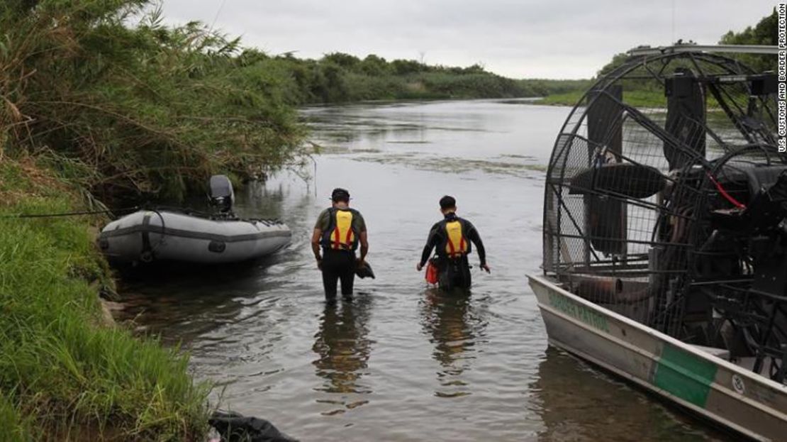 Un equipo de buceo busca a una menor de 2 años perdida en el Río Bravo.