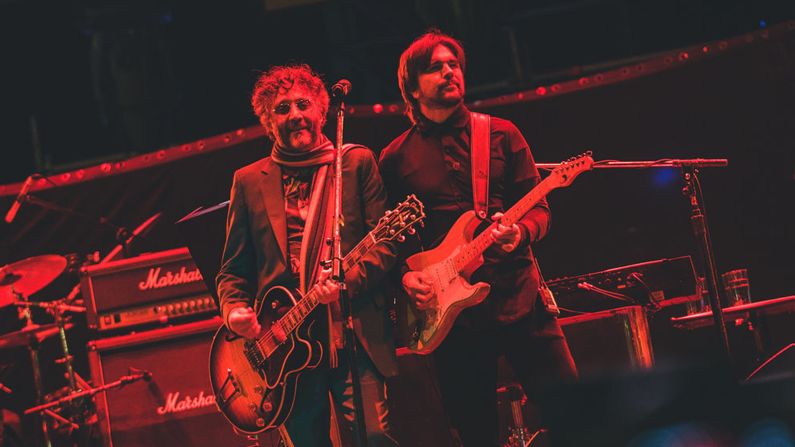 Fito Páez, que también fue parte del cartel del festival, interpretó su tema "Ciudad de pobres corazones" junto al colombiano.