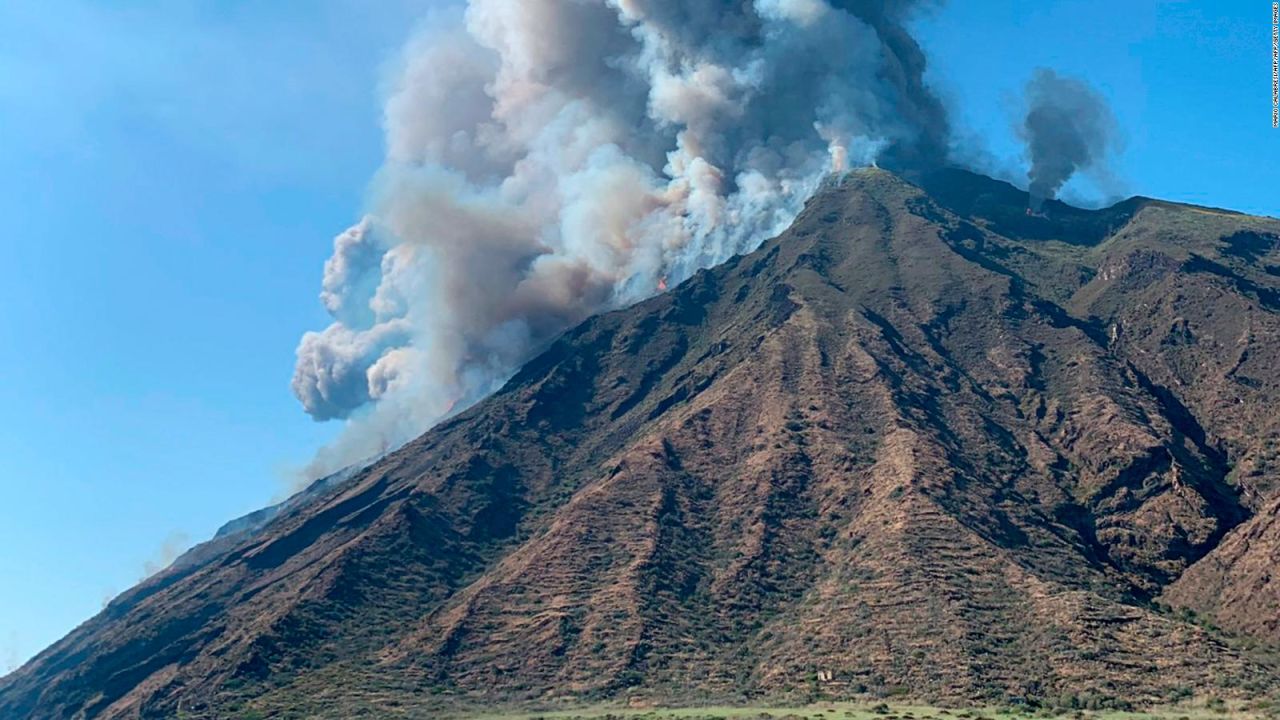 CNNE 668324 - panico por erupcion en la isla italiana de stromboli