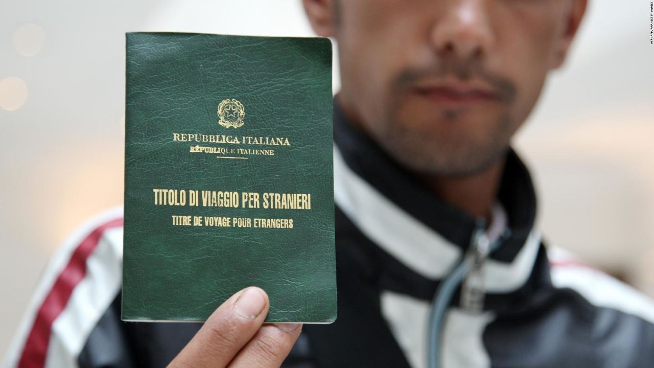 CNNE 668377 - ¿esta tu pasaporte entre los cinco mas poderosos del mundo?