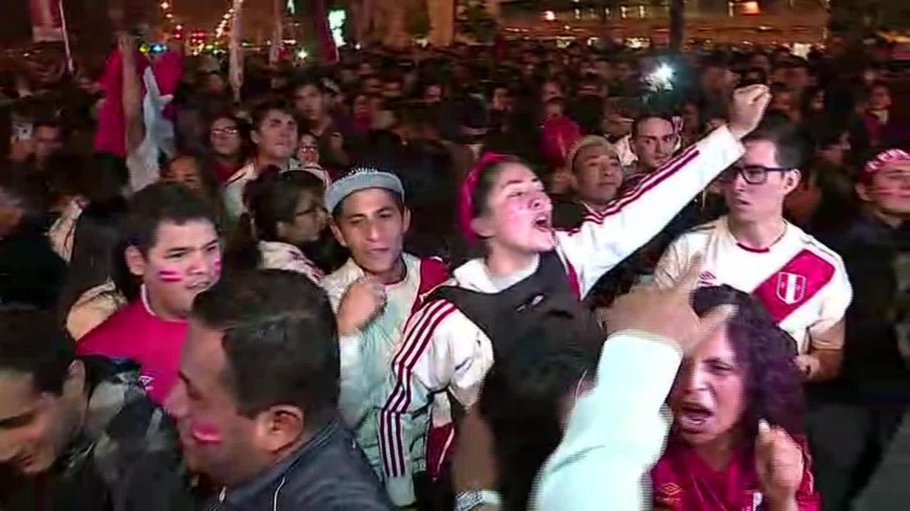 CNNE 668451 - fiesta en lima tras la clasificacion peruana a la final de copa america