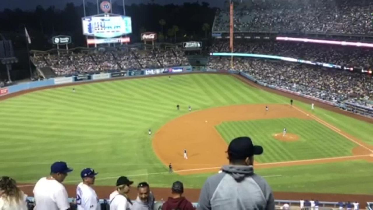 CNNE 669548 - el momento del sismo el estadio de los dodgers