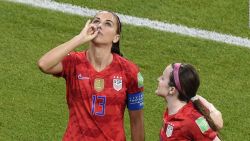 CNNE 669723 - ¿fue irrespetuosa la celebracion de alex morgan para inglaterra?