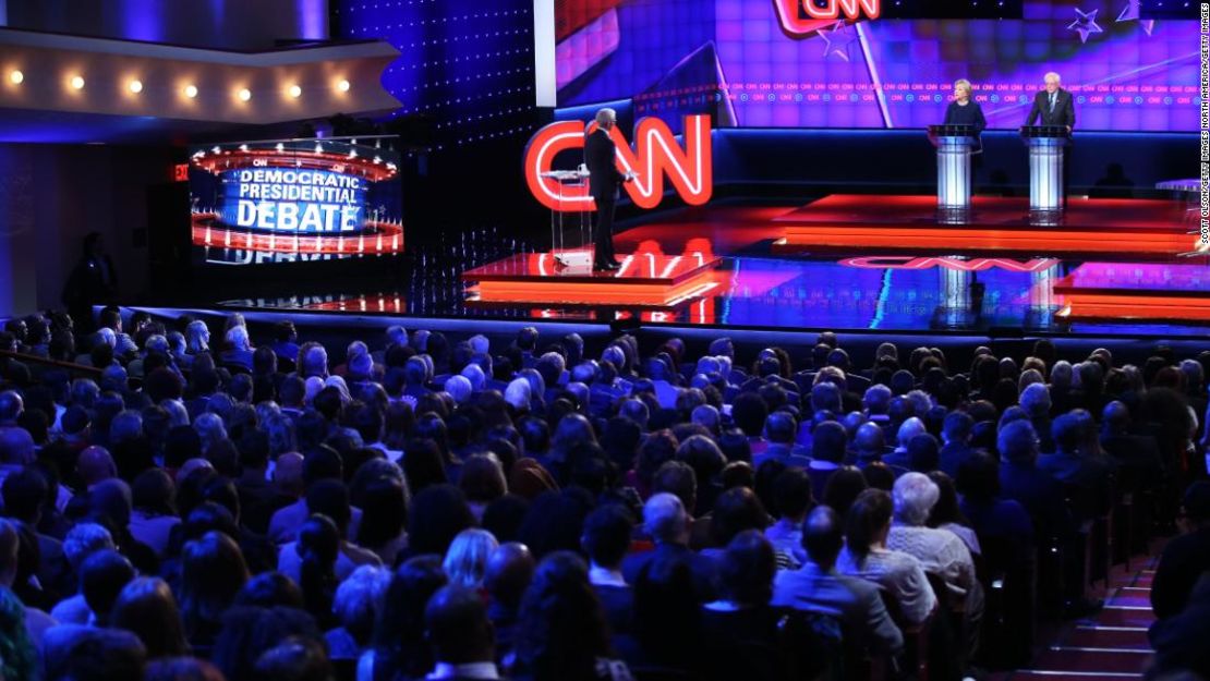 CNNE 670214 - 181220114123-democratic-debate-cnn-2016-clinton-bernie-super-tease