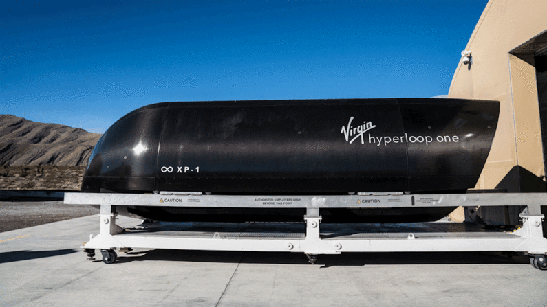 Eficiente en el uso de la energía —Hyperloop también se considera una alternativa sostenible a los viajes aéreos, especialmente los vuelos de bajo presupuesto.