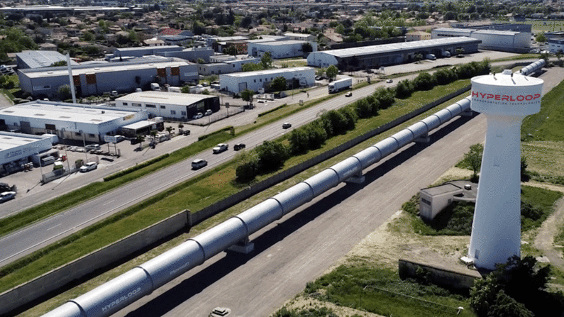 Viajes asequibles — Todas las compañías de Hyperloop dicen que planean que el servicio sea bastante barato, equivalente a boletos de tren en lugar de pasajes aéreos.