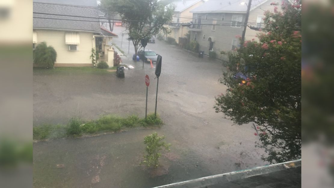 Inundaciones en el centro de Nueva Orleans, causadas por lluvias el 10 de julio de 2019.