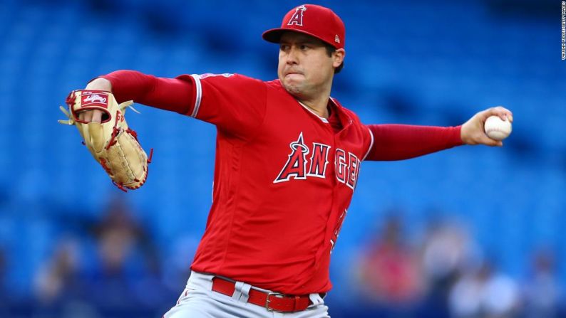 El beisbolista Tyler Skaggs, de los Angels de Los Ángeles, murió el 1 de julio a los 27 años. Fue hallado sin vida en una habitación de hotel en un suburbio de Dallas-Fort Worth.